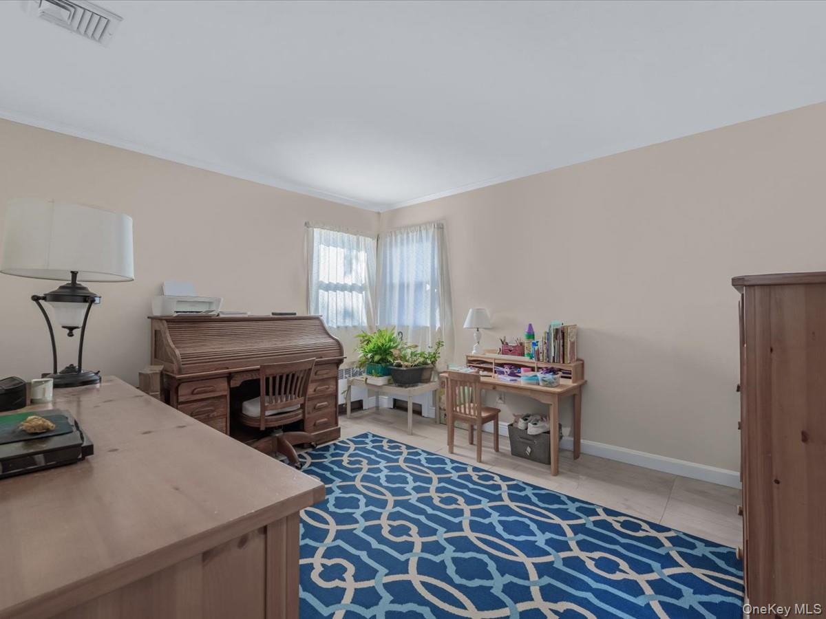 #12 photo, 68 Kenwood Avenue, מחוז נסאו Massapequa , NY 11758