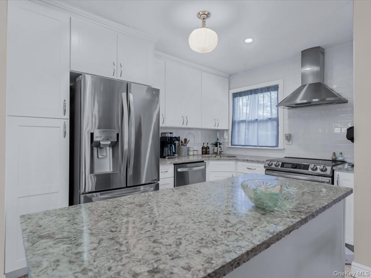 #8 photo, 68 Kenwood Avenue, מחוז נסאו Massapequa , NY 11758