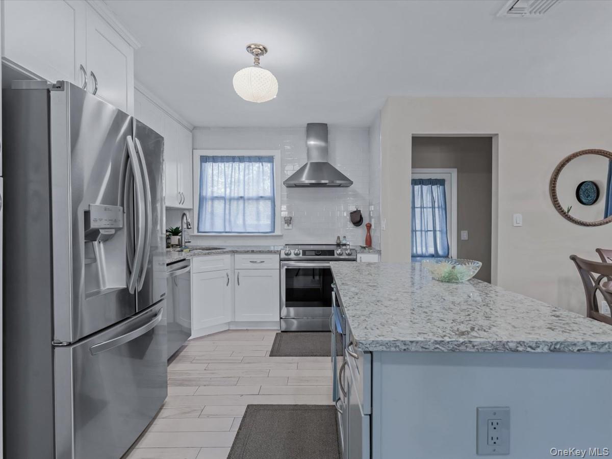 #9 photo, 68 Kenwood Avenue, מחוז נסאו Massapequa , NY 11758