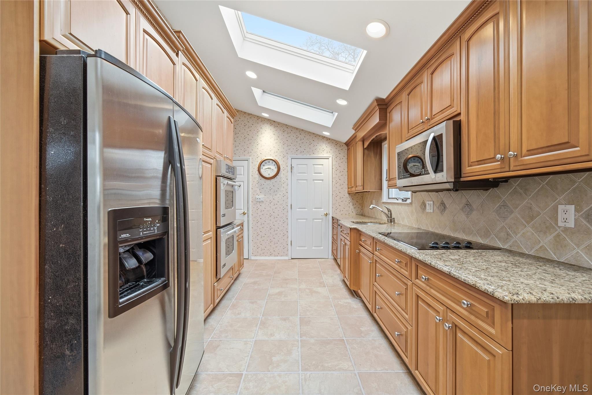 #13 photo, 16 Pantzer Street, 롱 아일랜드 Smithtown , NY 11787