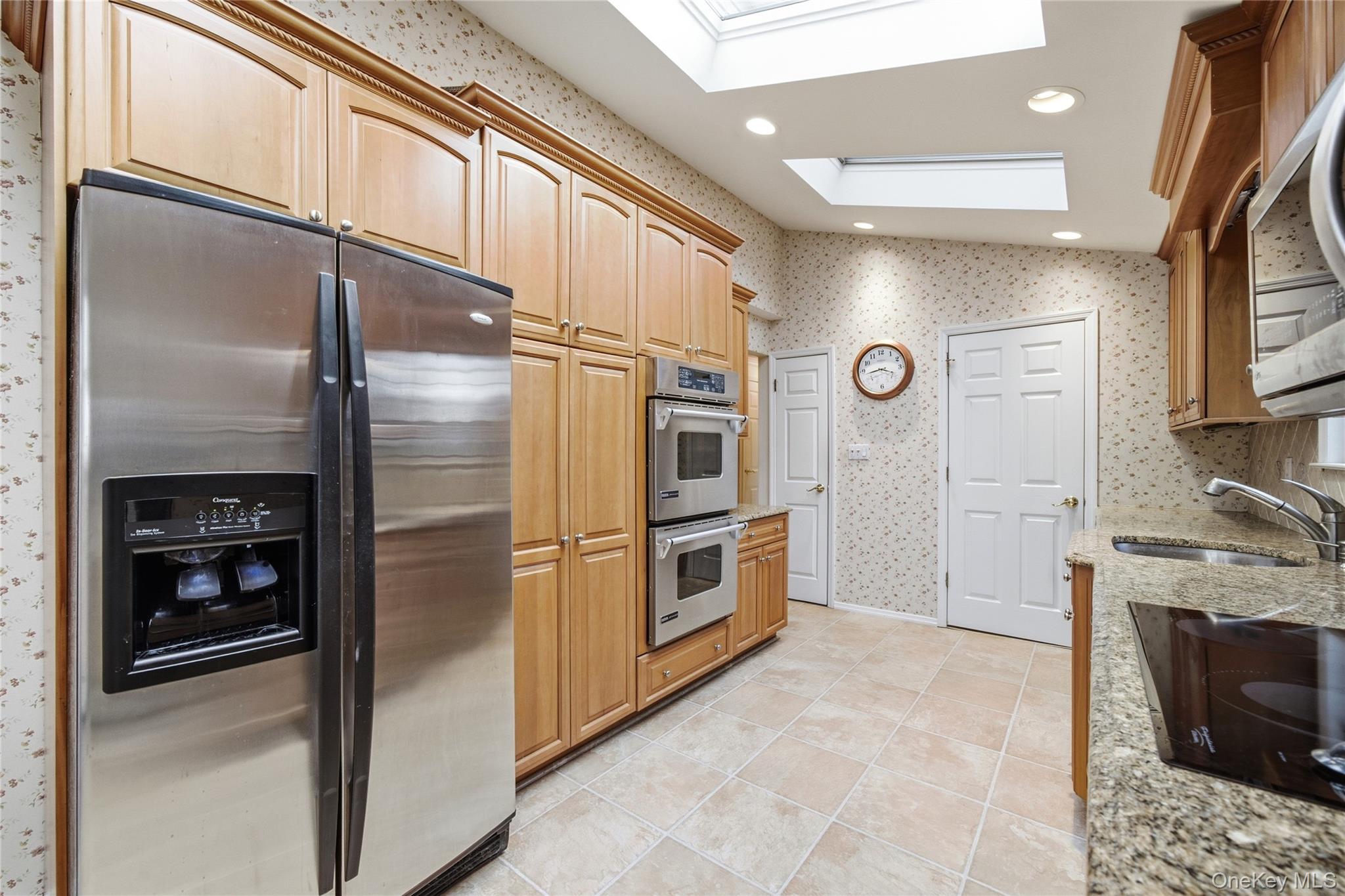 #14 photo, 16 Pantzer Street, 롱 아일랜드 Smithtown , NY 11787