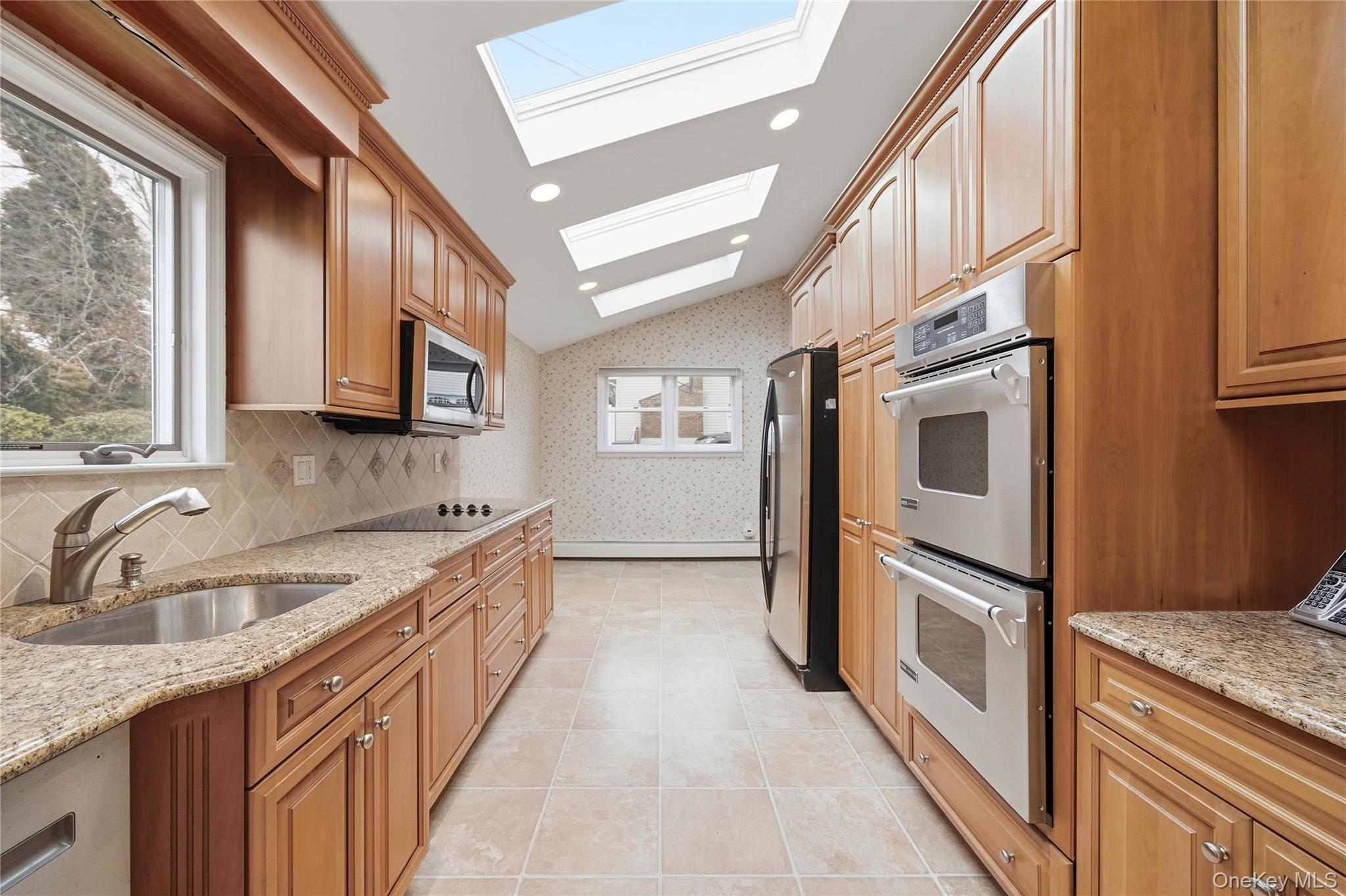 #16 photo, 16 Pantzer Street, 롱 아일랜드 Smithtown , NY 11787