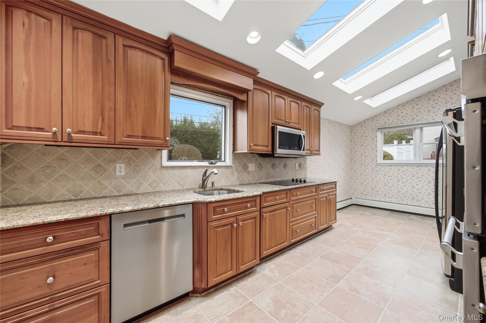 #17 photo, 16 Pantzer Street, 롱 아일랜드 Smithtown , NY 11787