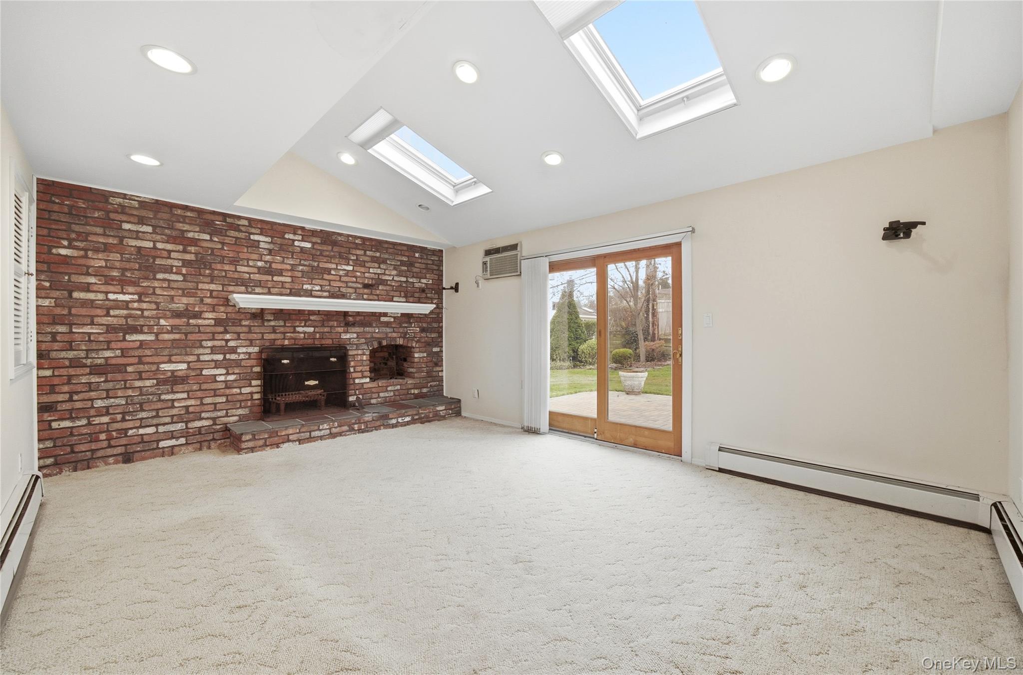 #20 photo, 16 Pantzer Street, 롱 아일랜드 Smithtown , NY 11787