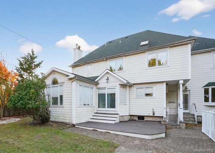 #3 photo, 6 Robert Court, सफ़ोक काउंटी Center Moriches , NY 11934