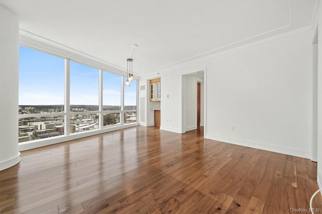 #14 photo, 5 Renaissance, White Plains , NY 10601