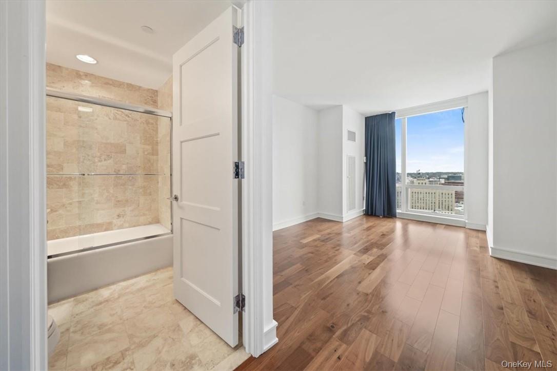 #19 photo, 5 Renaissance, White Plains , NY 10601