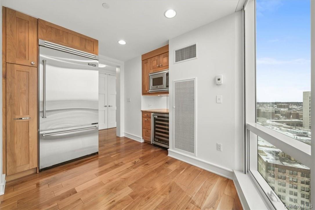 #8 photo, 5 Renaissance, White Plains , NY 10601