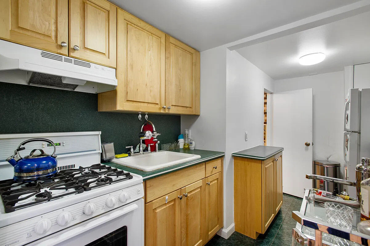 #6 photo, 350 E 62ND Street, Lenox Hill , NY 10021