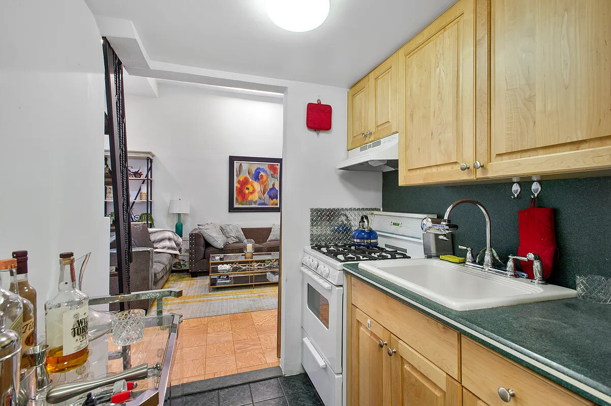 #7 photo, 350 E 62ND Street, Lenox Hill , NY 10021