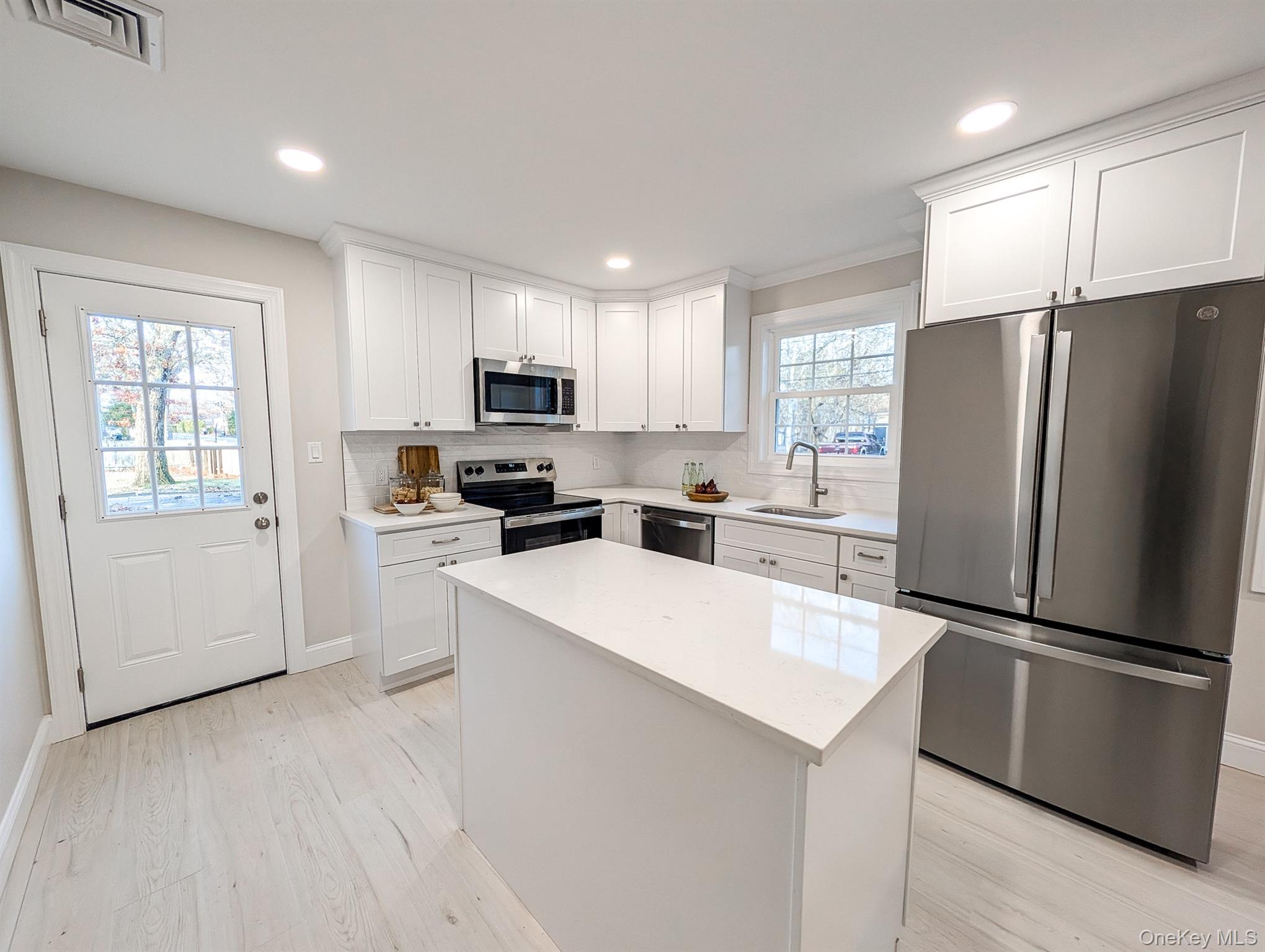 #5 photo, 15 Short Street, Flanders , NY 11901