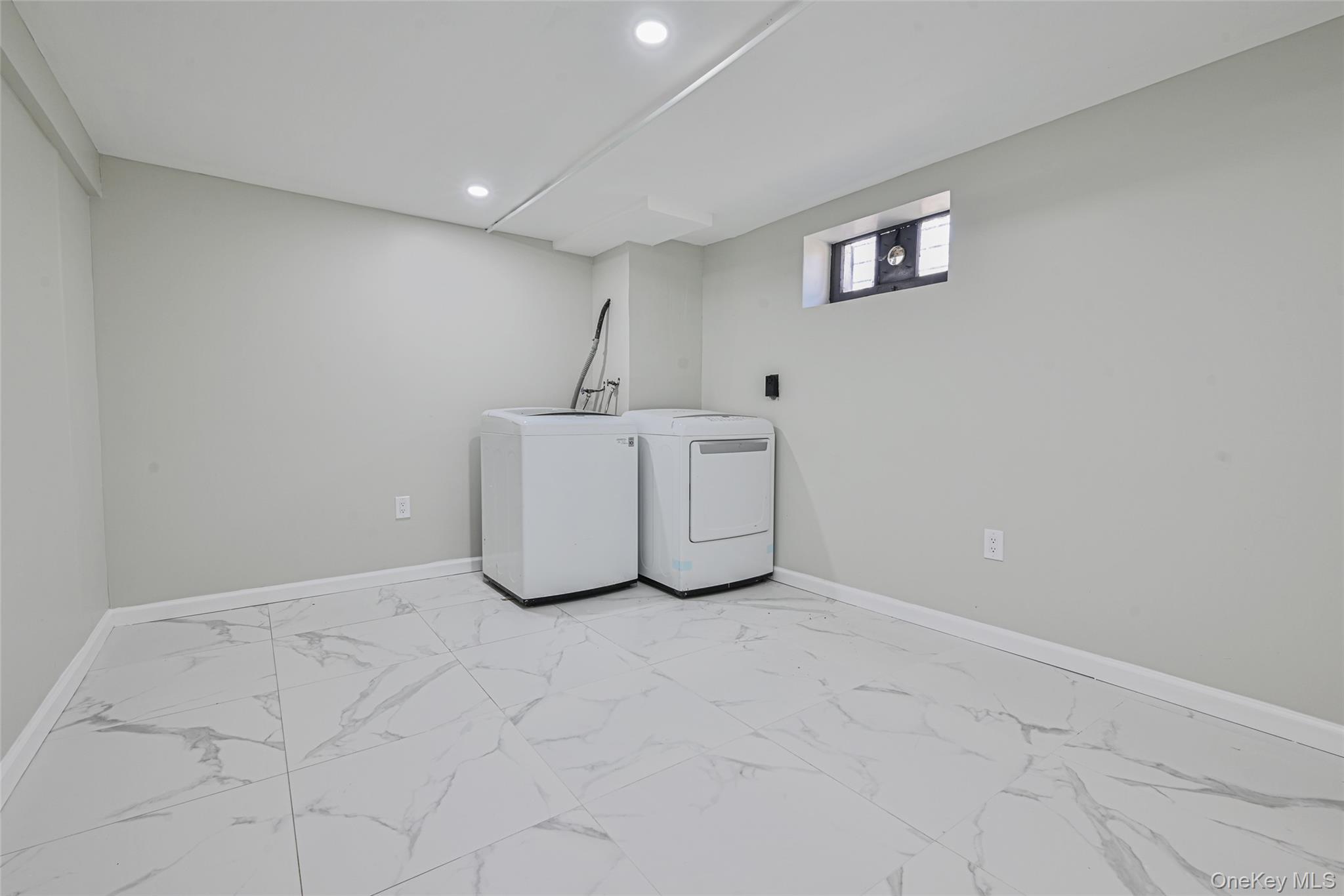 #13 photo, 172 Horseblock Road, سوفولك Centereach , NY 11720