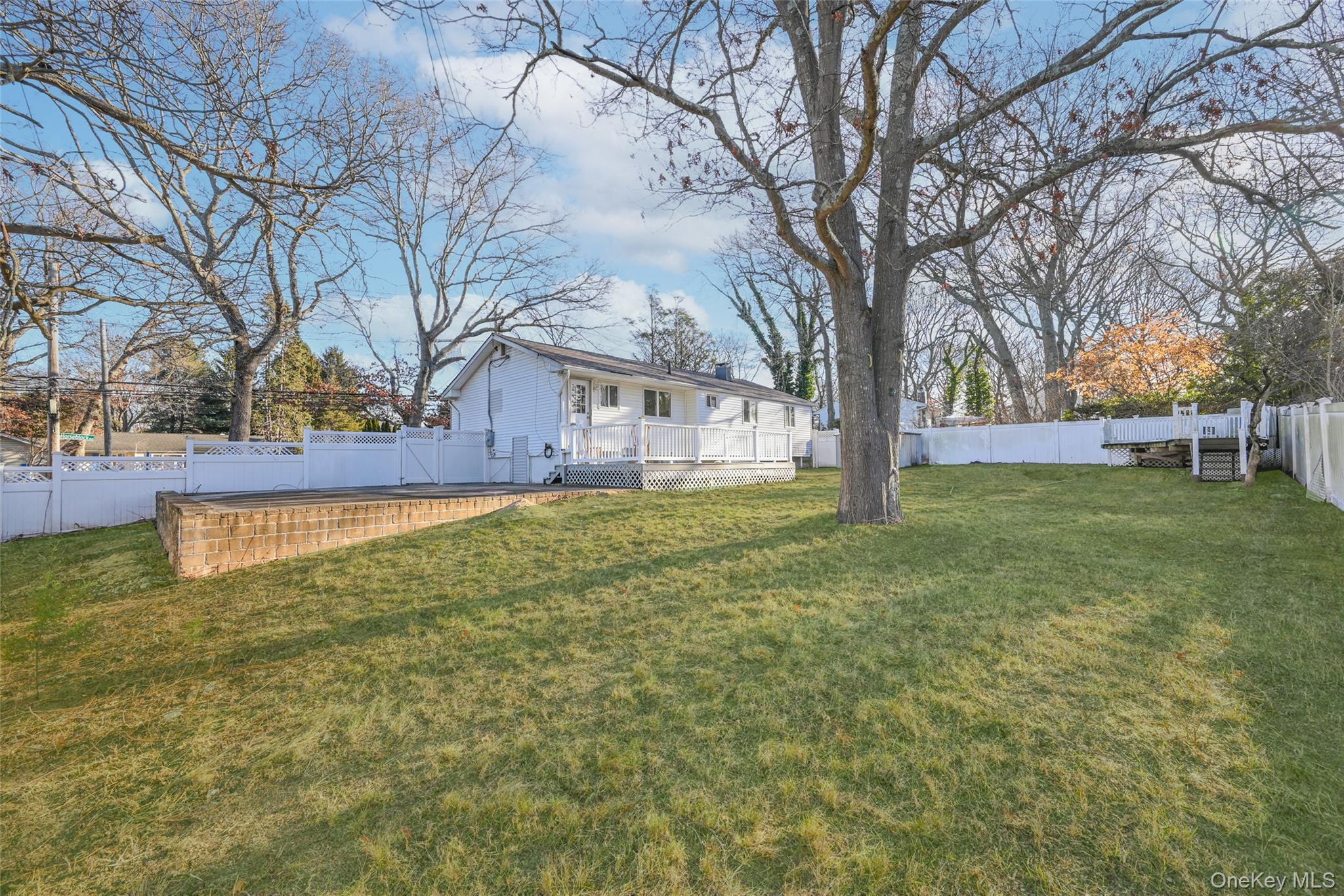 #15 photo, 172 Horseblock Road, سوفولك Centereach , NY 11720