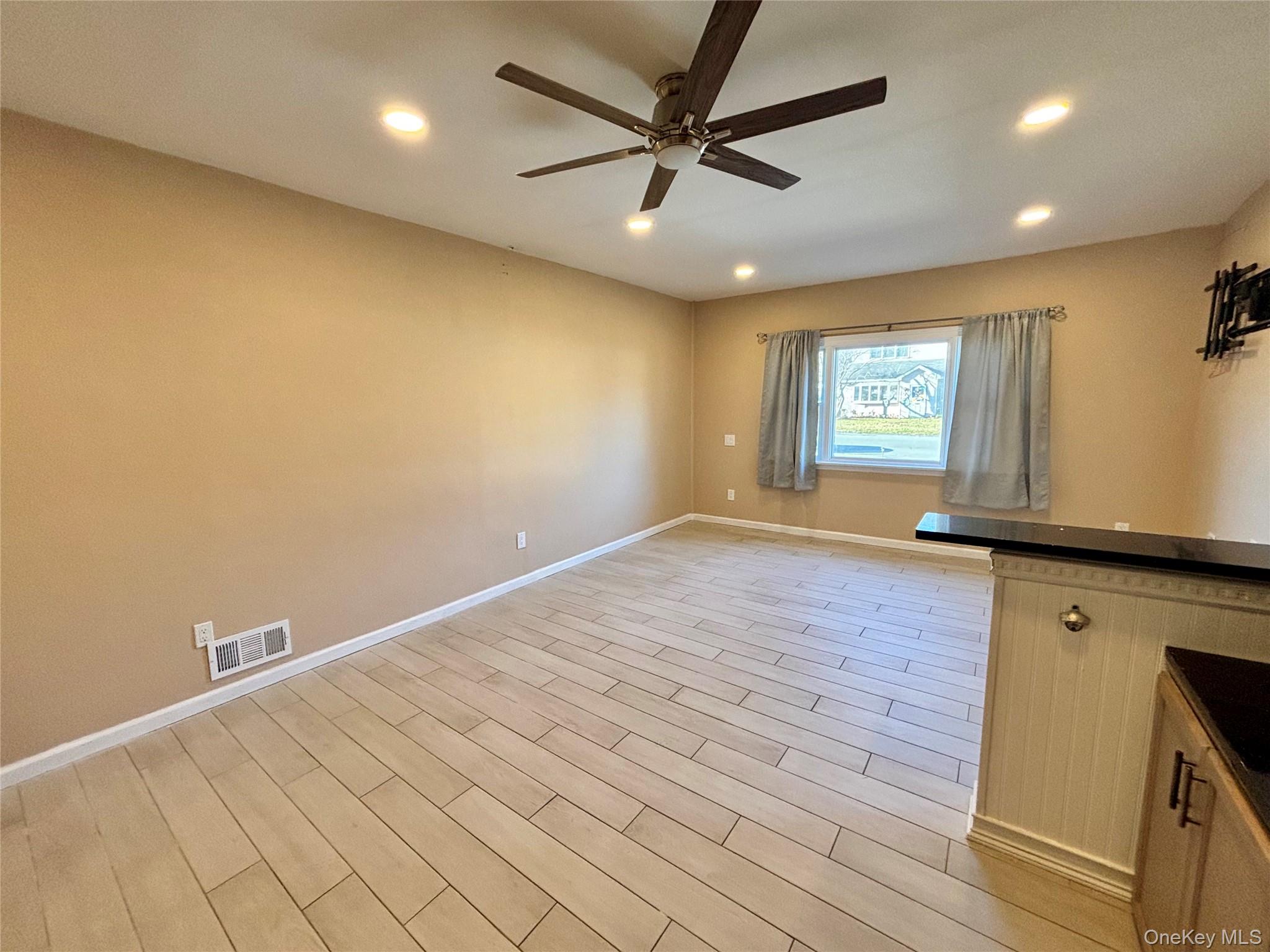 #4 photo, 158 Noel Drive, מחוז סאפוק Centereach , NY 11720