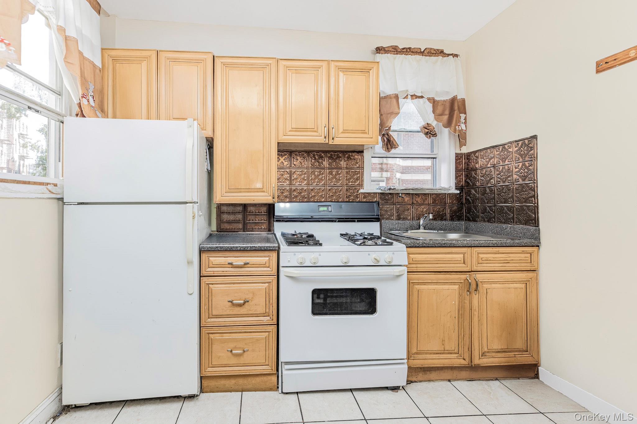 #4 photo, 3043 Bailey Avenue, 布朗士 Bronx , NY 10463