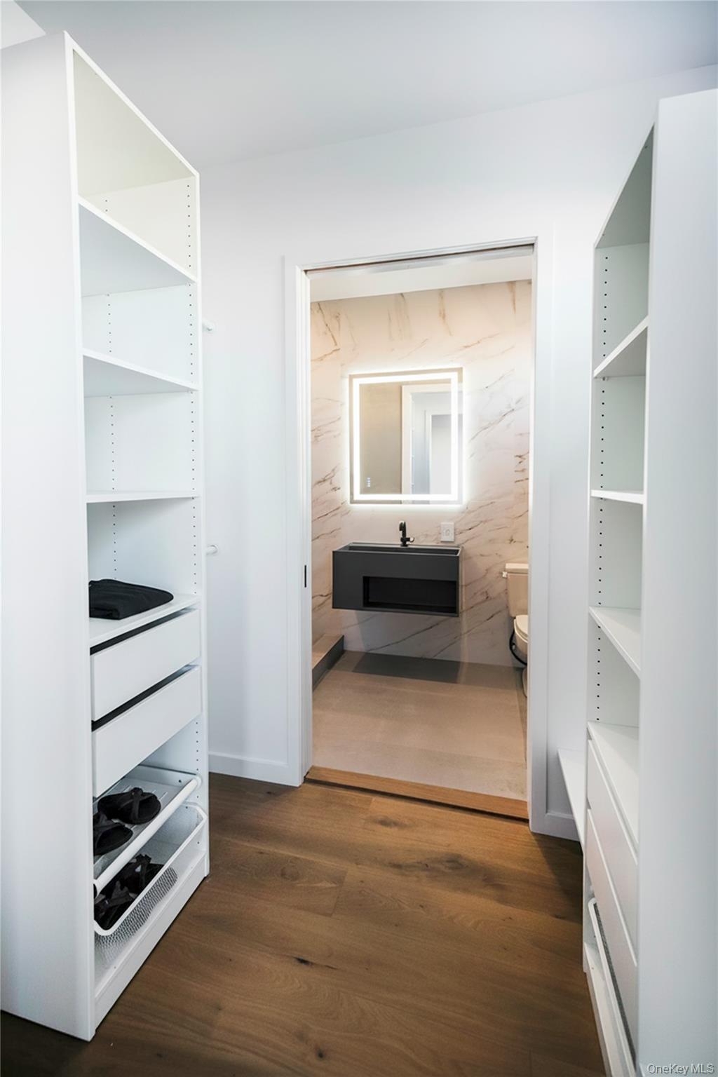 #12 photo, 1 Short Lane, ناسو Levittown , NY 11756