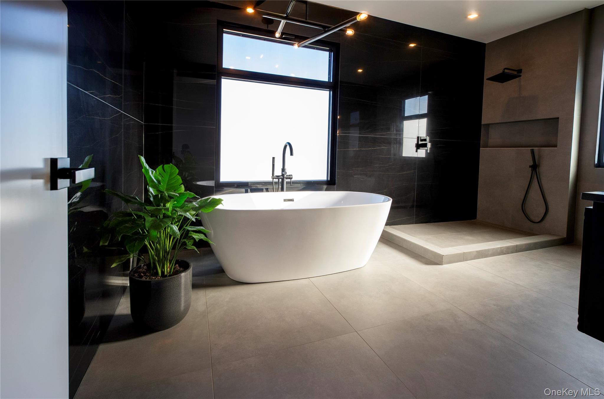 #16 photo, 1 Short Lane, ناسو Levittown , NY 11756