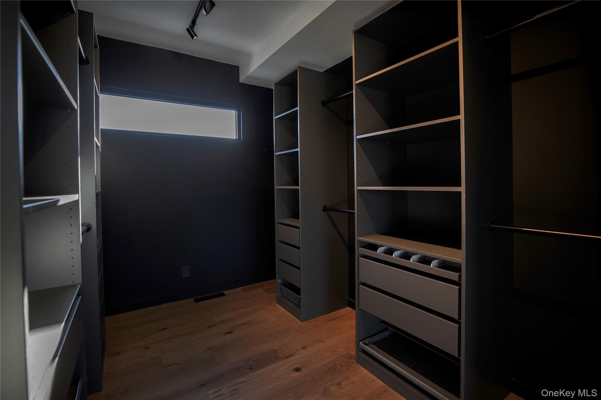 #17 photo, 1 Short Lane, ناسو Levittown , NY 11756