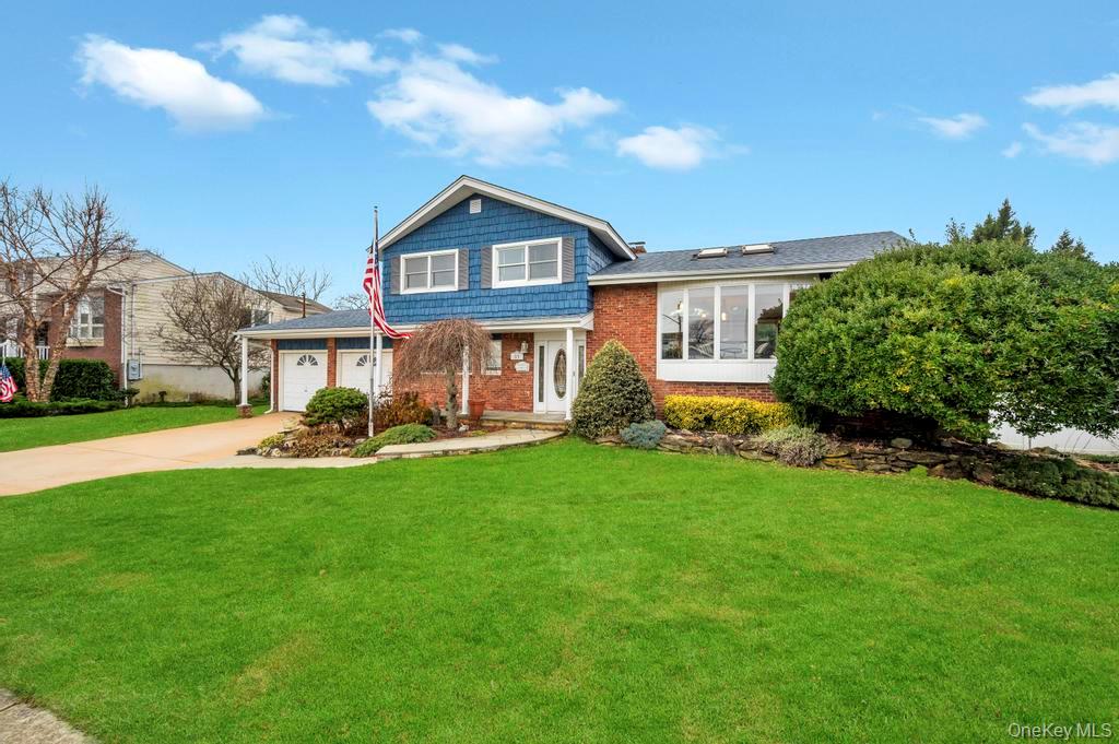 #3 photo, 65 Waterview Avenue, Massapequa , NY 11758