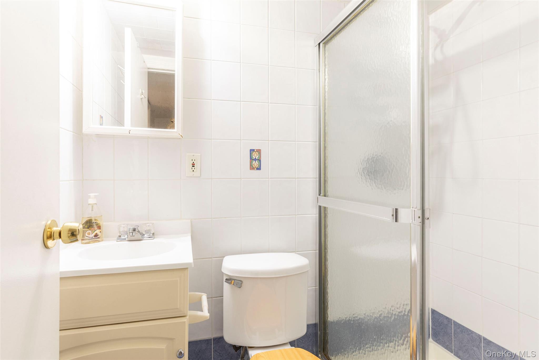 #18 photo, 99-64 65th Avenue, Rego Park , NY 11374