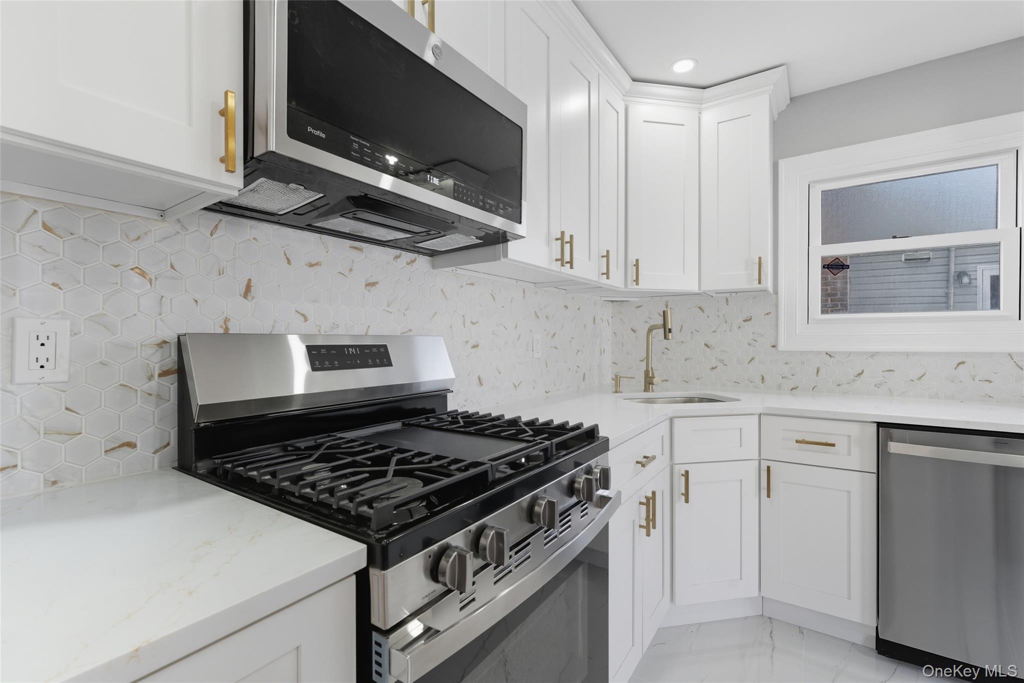 #10 photo, 792 Glendale Road, Babylon , NY 11704