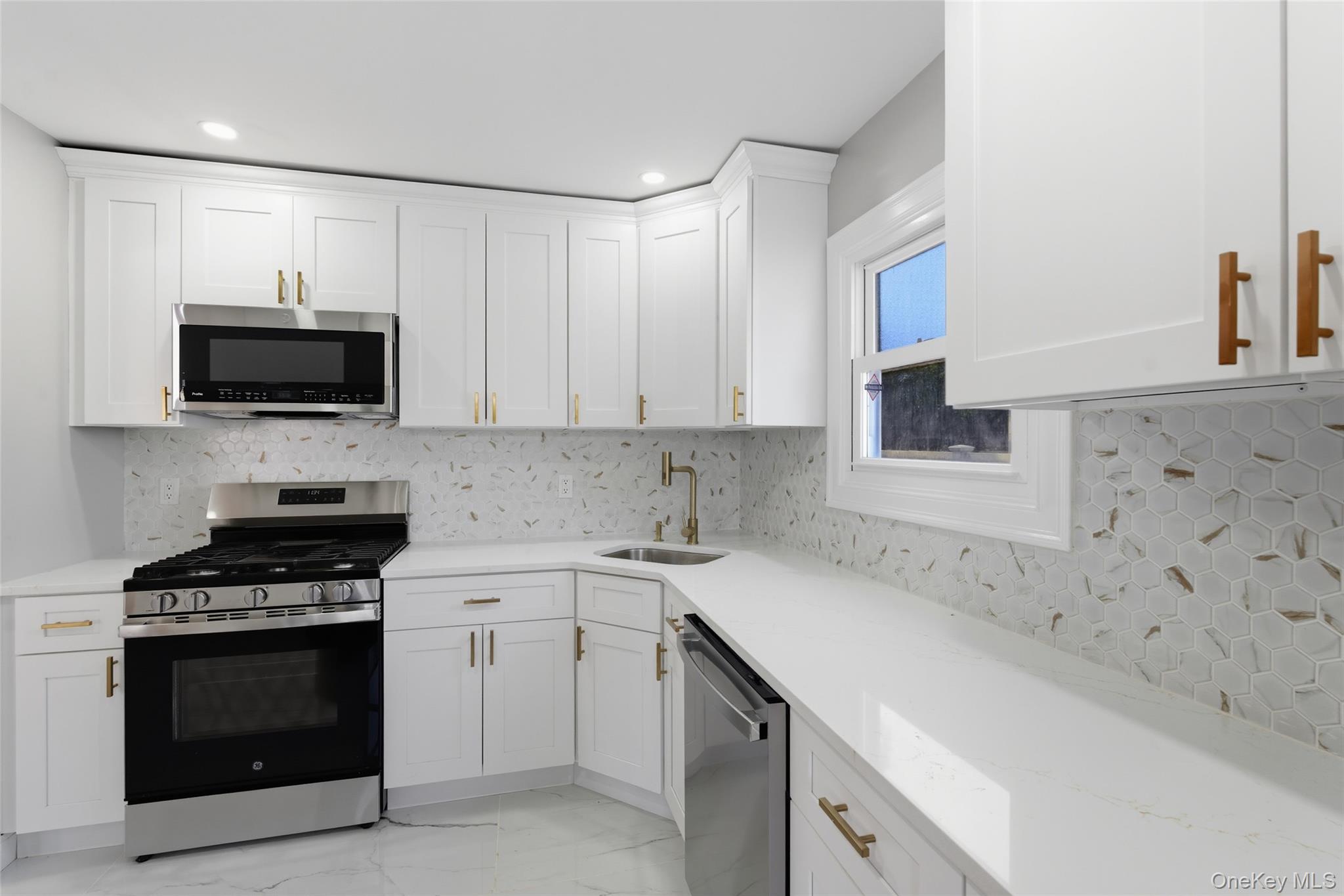 #11 photo, 792 Glendale Road, Babylon , NY 11704