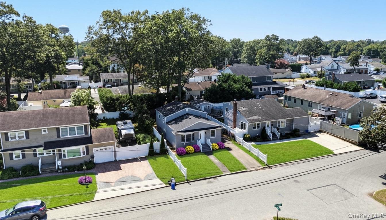 #3 photo, 792 Glendale Road, Babylon , NY 11704