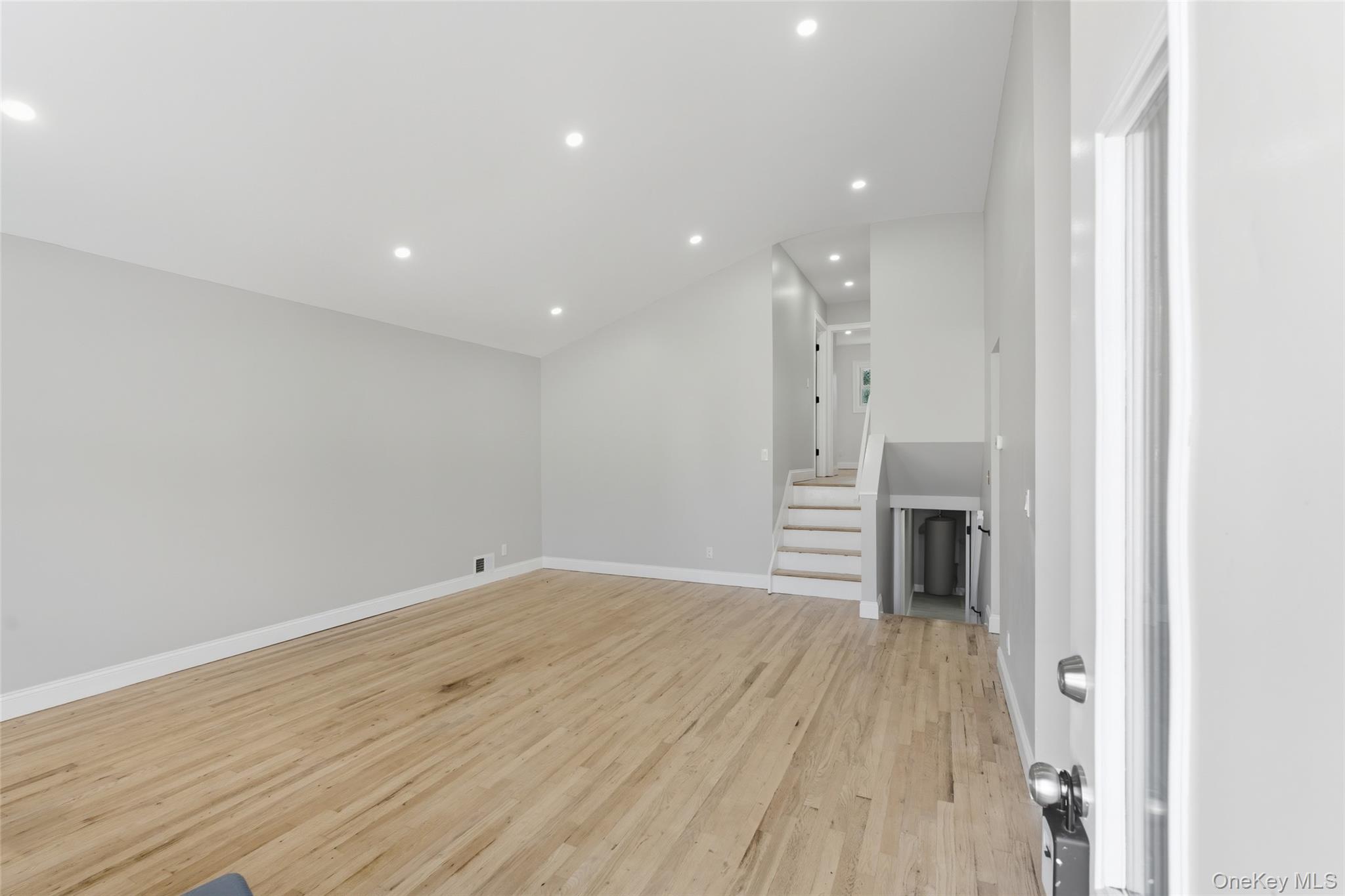 #7 photo, 792 Glendale Road, Babylon , NY 11704