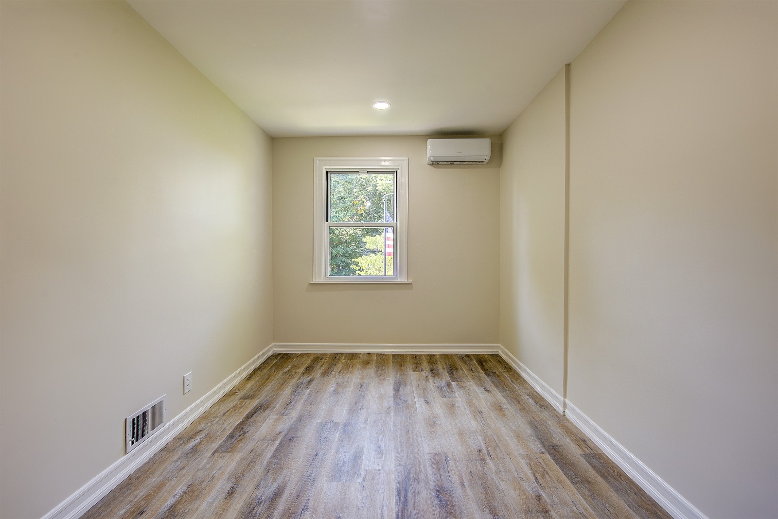 #21 photo, 623 159 STREET, Whitestone , NY 11357