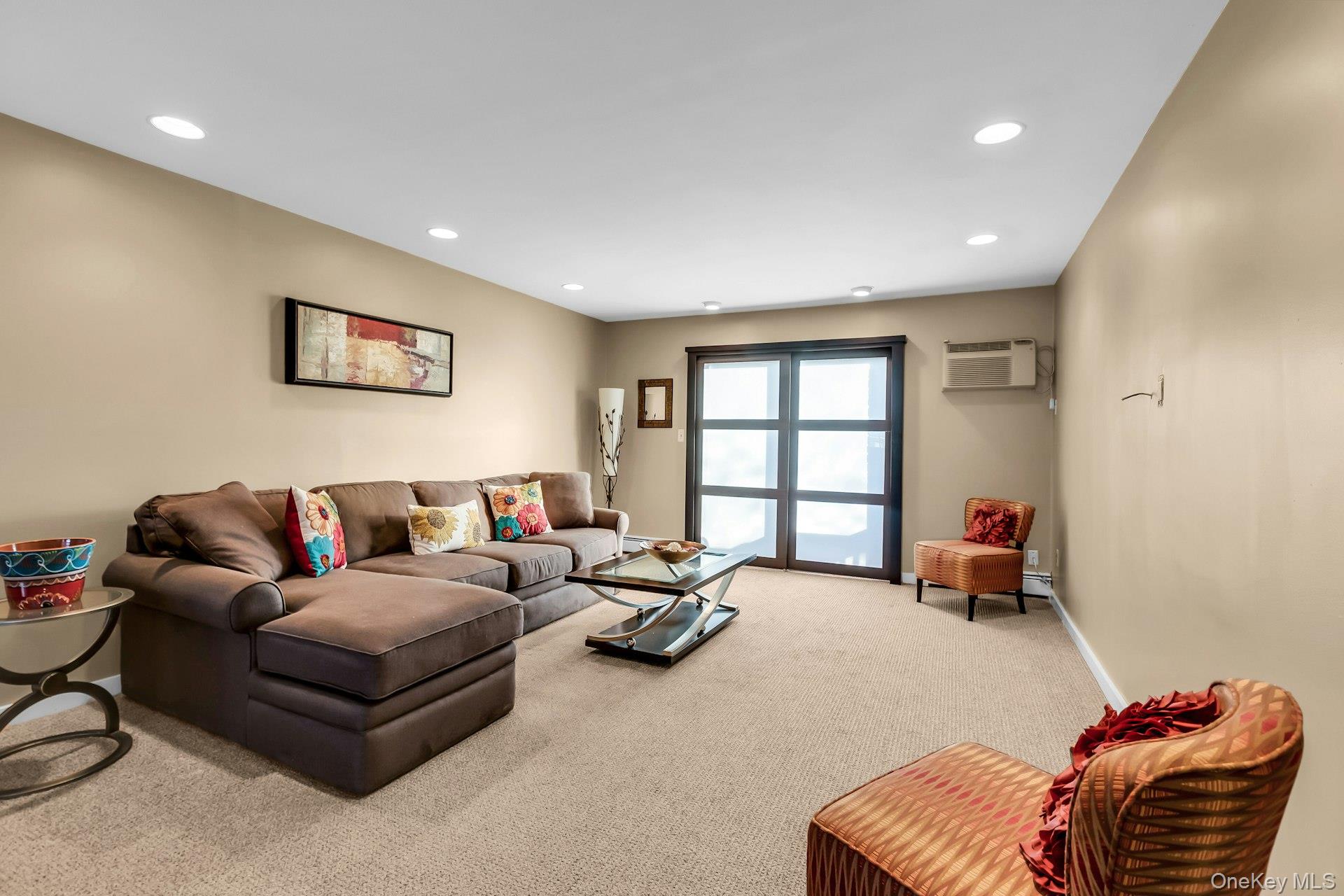 #5 photo, 457 Village Drive, Саффолк ‖ Hauppauge , NY 11788