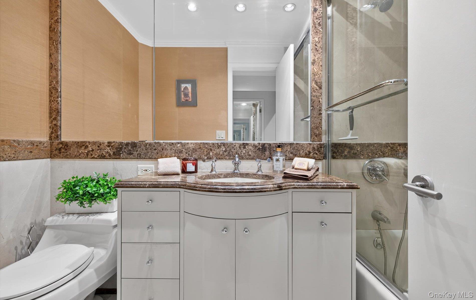 #18 photo, 42-30 Douglaston Parkway, Douglaston , NY 11363