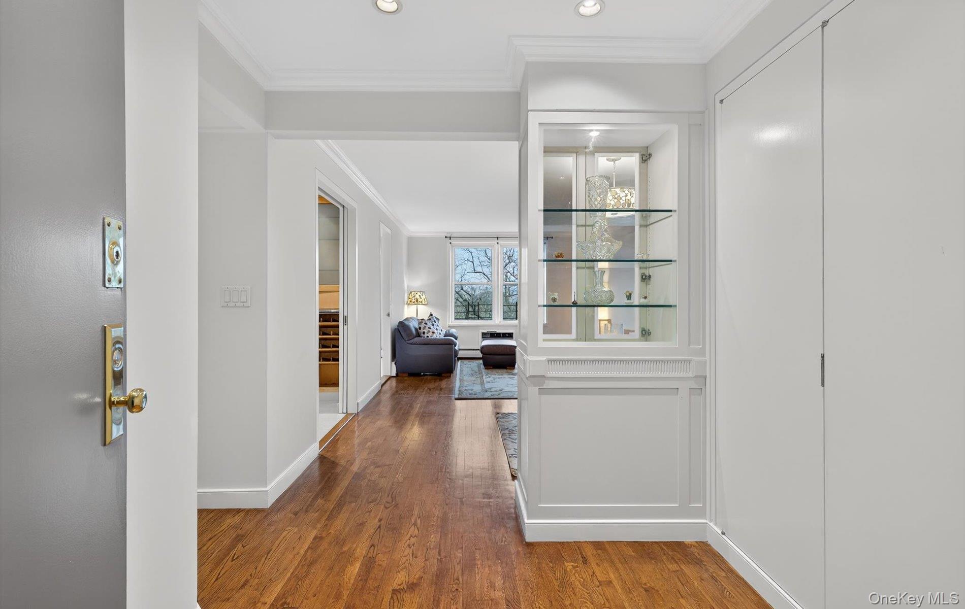 #6 photo, 42-30 Douglaston Parkway, Douglaston , NY 11363