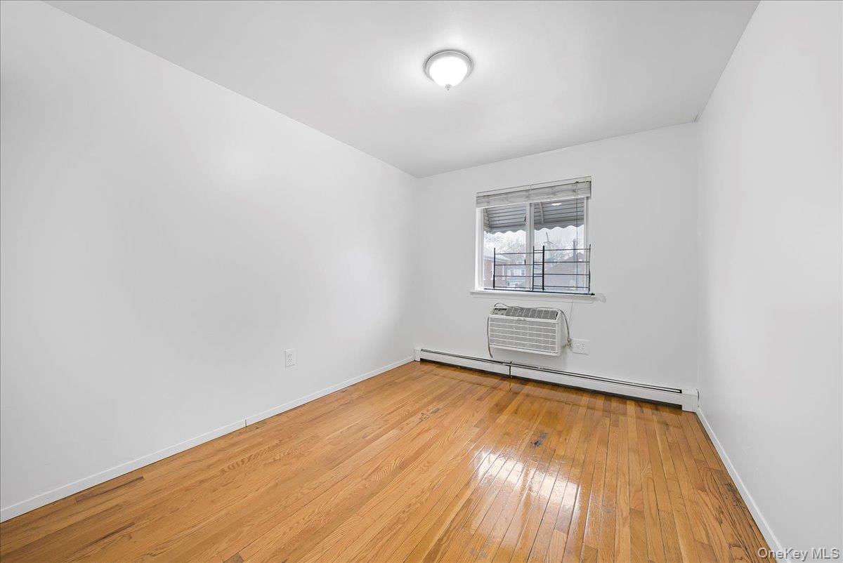 #6 photo, 3660 Varian Avenue, הברונקס Bronx , NY 10466