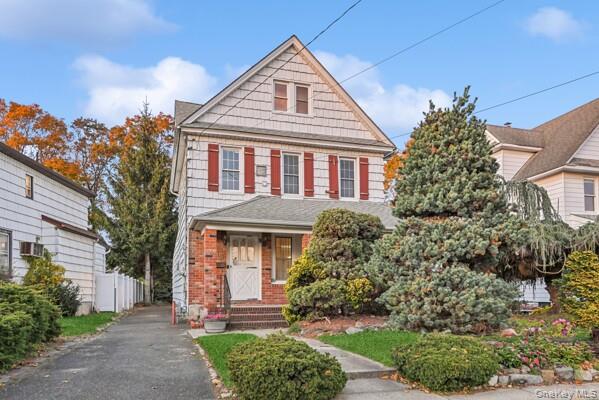 #4 photo, 103 Smith Street, מחוז נסאו Lynbrook , NY 11563