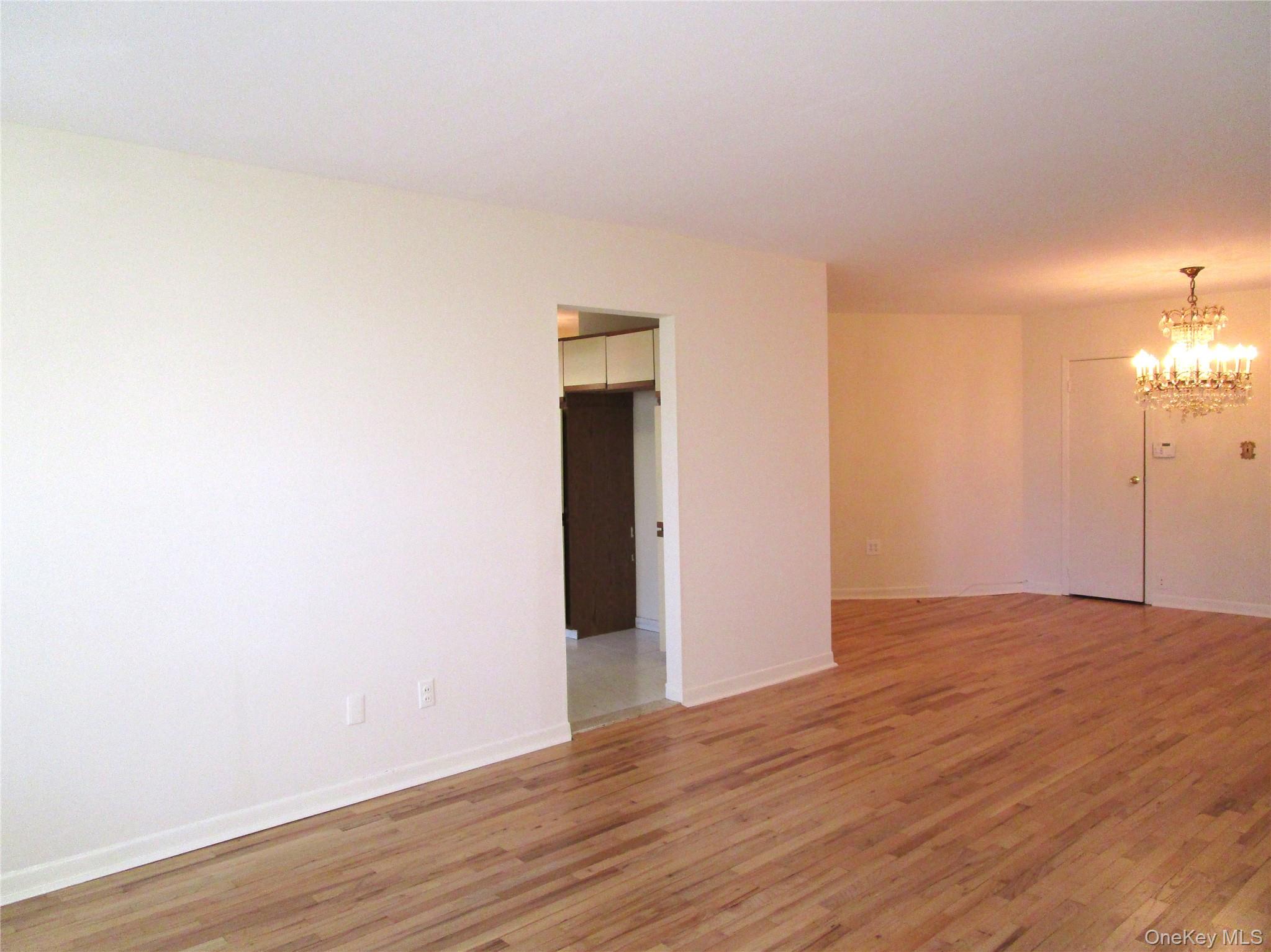 #6 photo, 20 Daley Place, מחוז נסאו Lynbrook , NY 11563