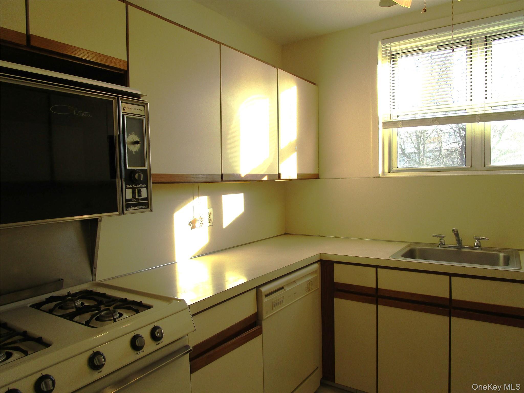 #9 photo, 20 Daley Place, מחוז נסאו Lynbrook , NY 11563