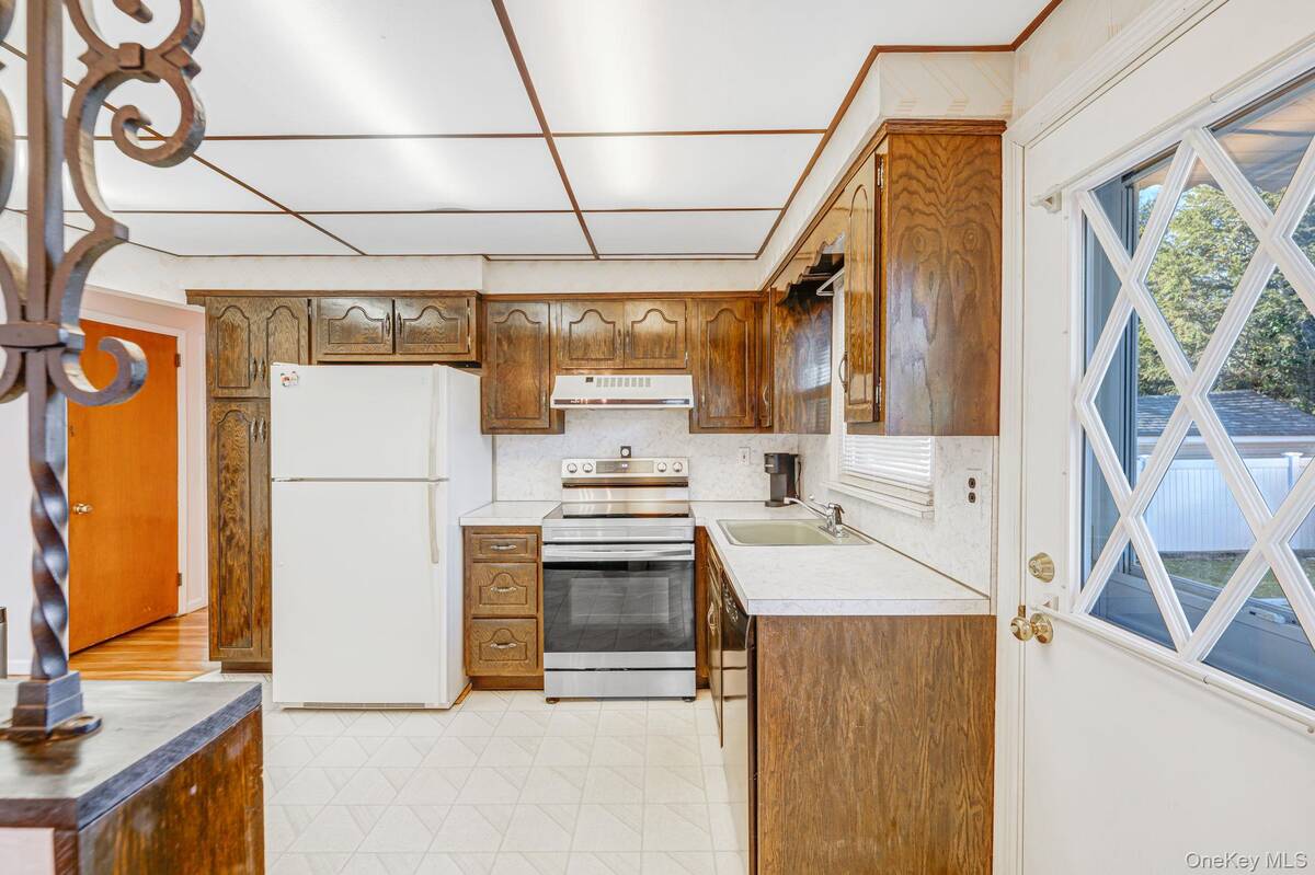 #15 photo, 44 Clark Street, Huntington , NY 11743