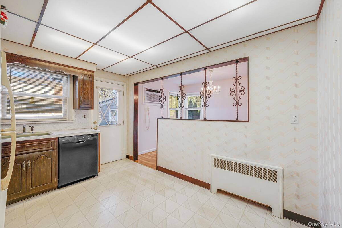 #18 photo, 44 Clark Street, Huntington , NY 11743