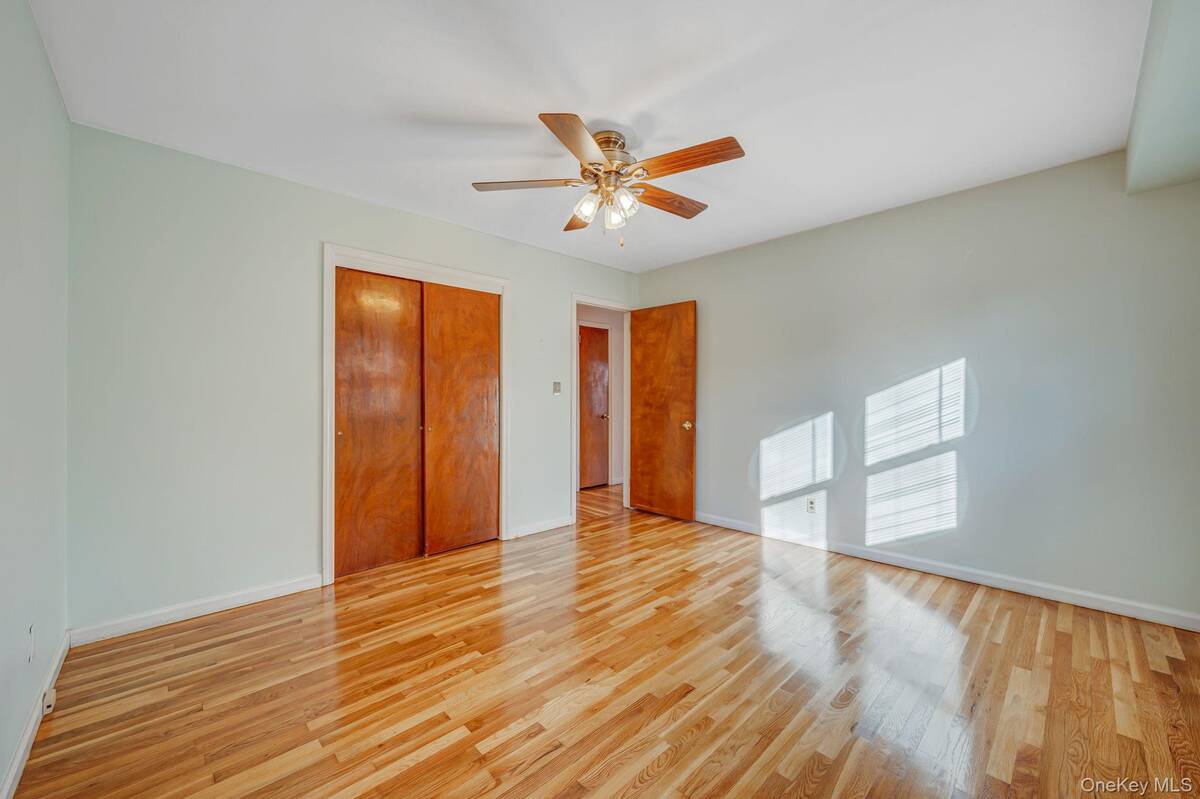 #20 photo, 44 Clark Street, Huntington , NY 11743