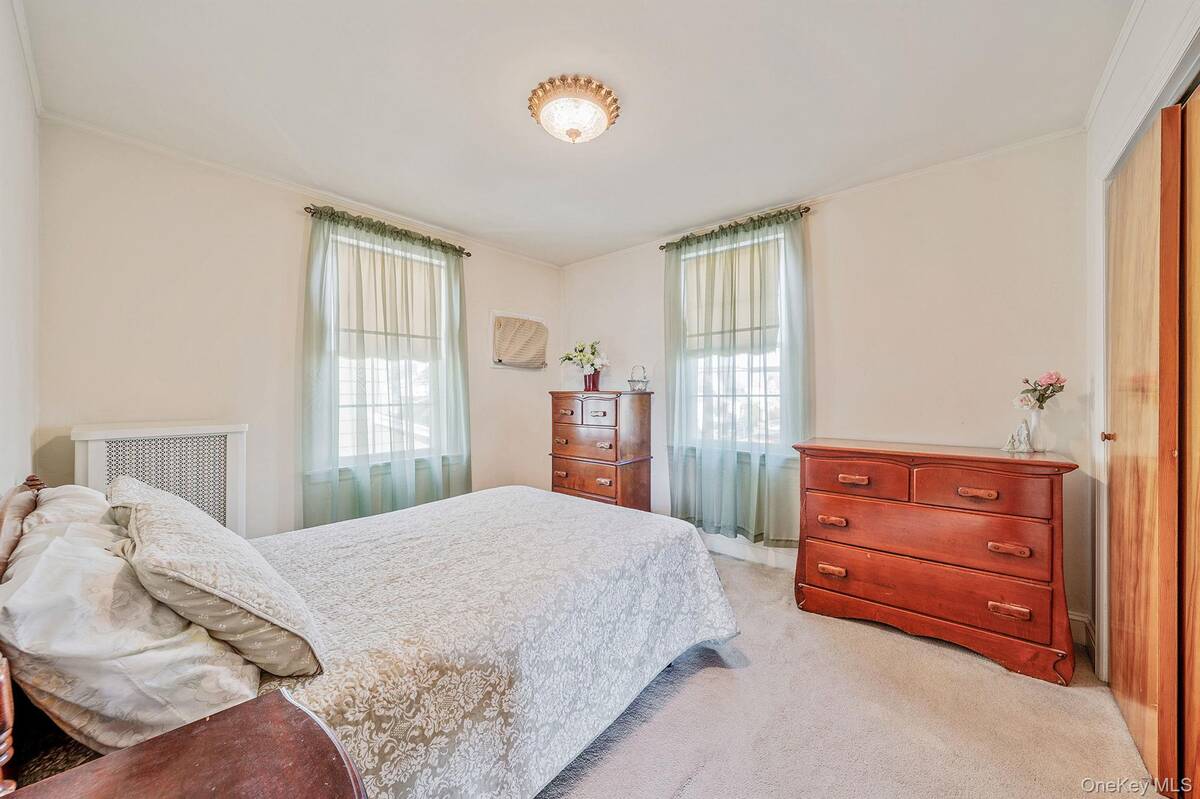 #12 photo, 12 Hawthorne Street, नासाउ काउंटी Williston Park , NY 11596