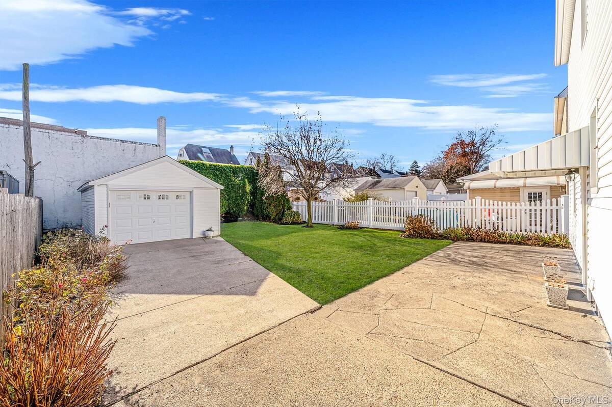 #2 photo, 12 Hawthorne Street, नासाउ काउंटी Williston Park , NY 11596