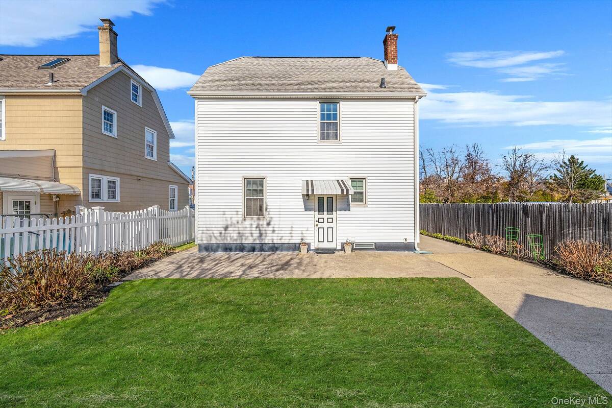 #4 photo, 12 Hawthorne Street, नासाउ काउंटी Williston Park , NY 11596