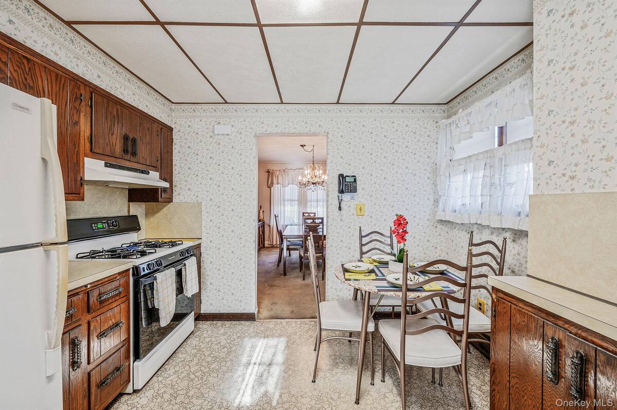 #9 photo, 12 Hawthorne Street, नासाउ काउंटी Williston Park , NY 11596