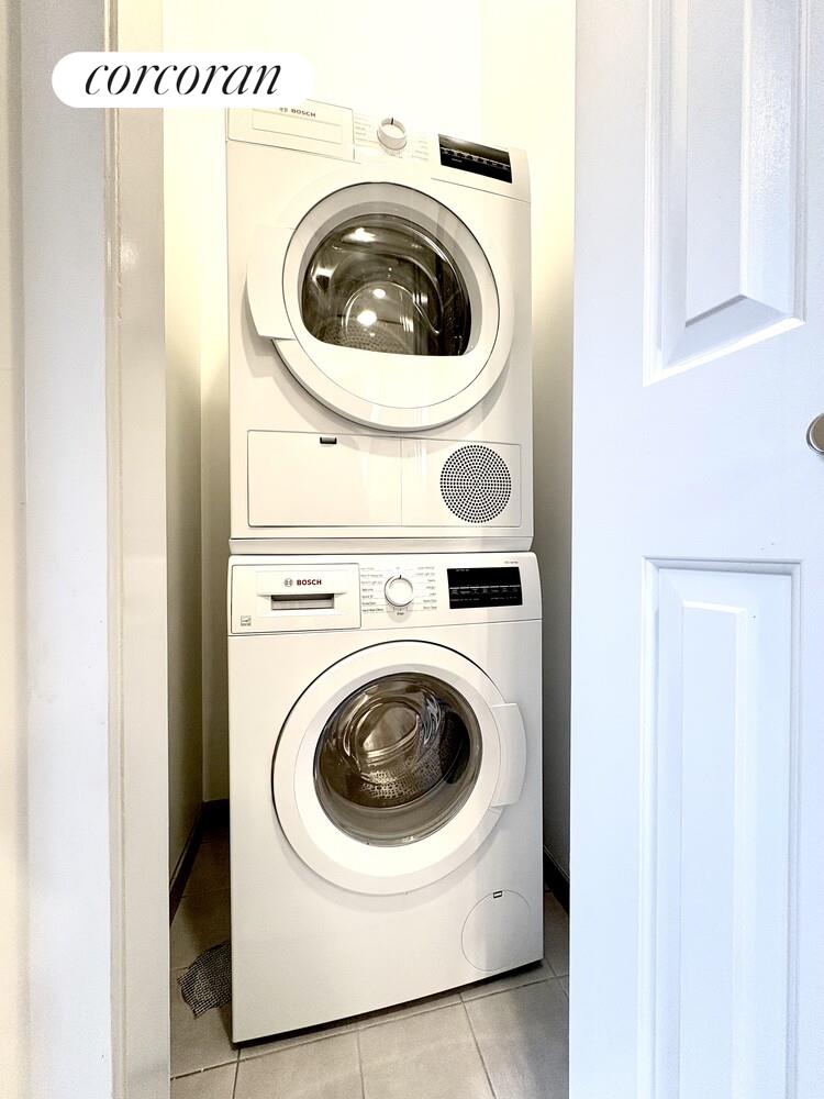 #8 photo, 23 AVE B, מנהטן East Village , NY 10009