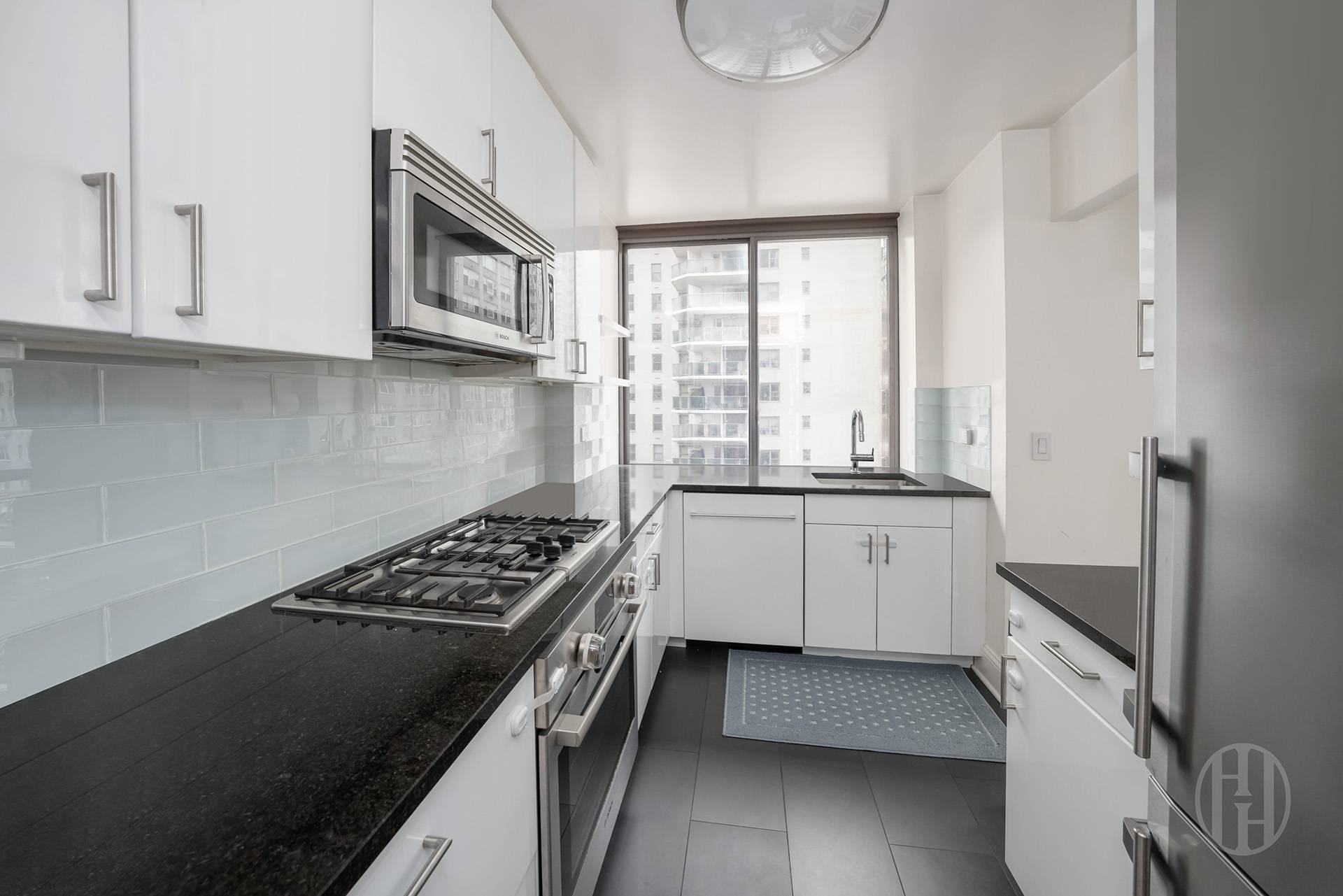 #6 photo, 300 E 64th Street, Upper East Side , NY 10065