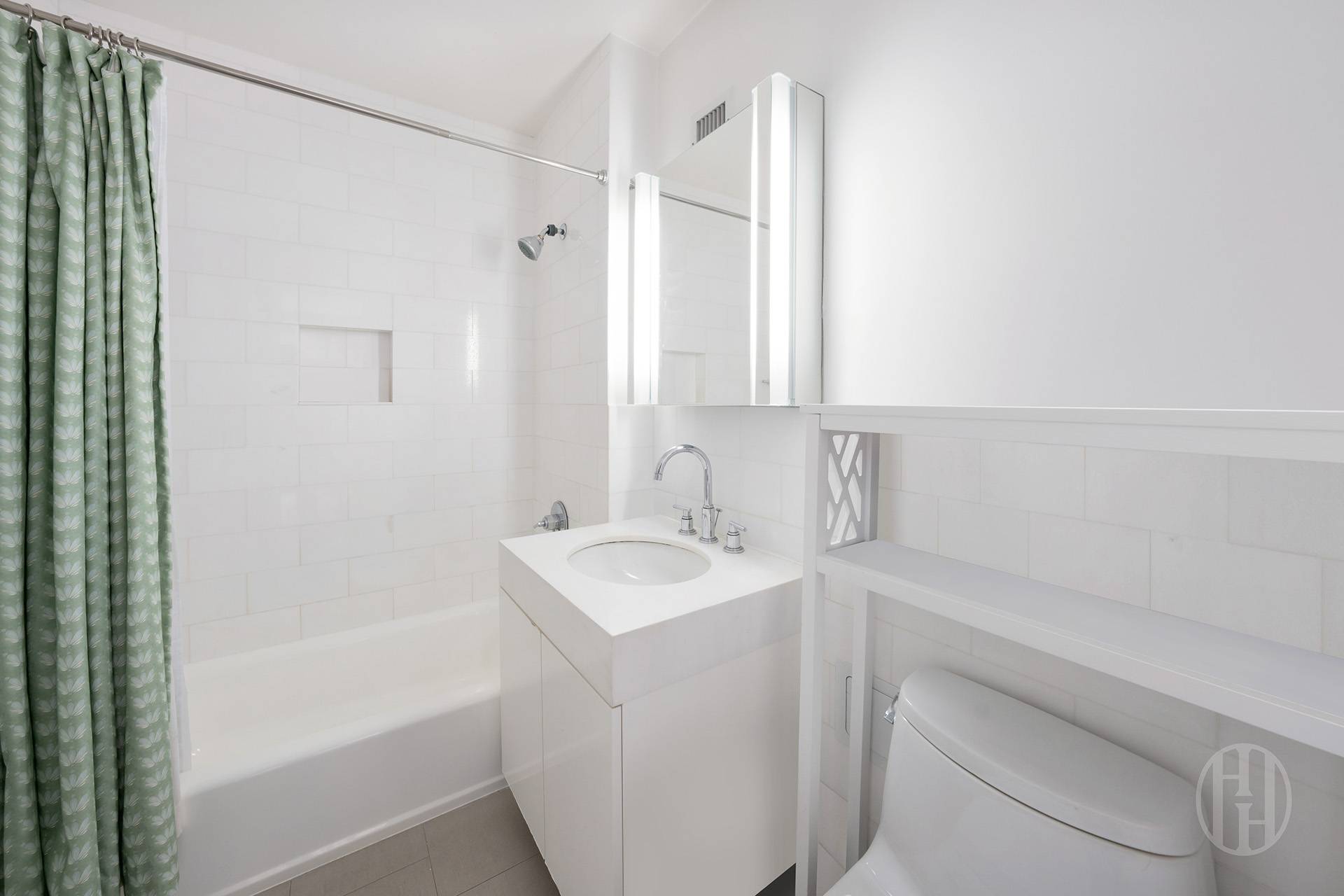 #8 photo, 300 E 64th Street, Upper East Side , NY 10065