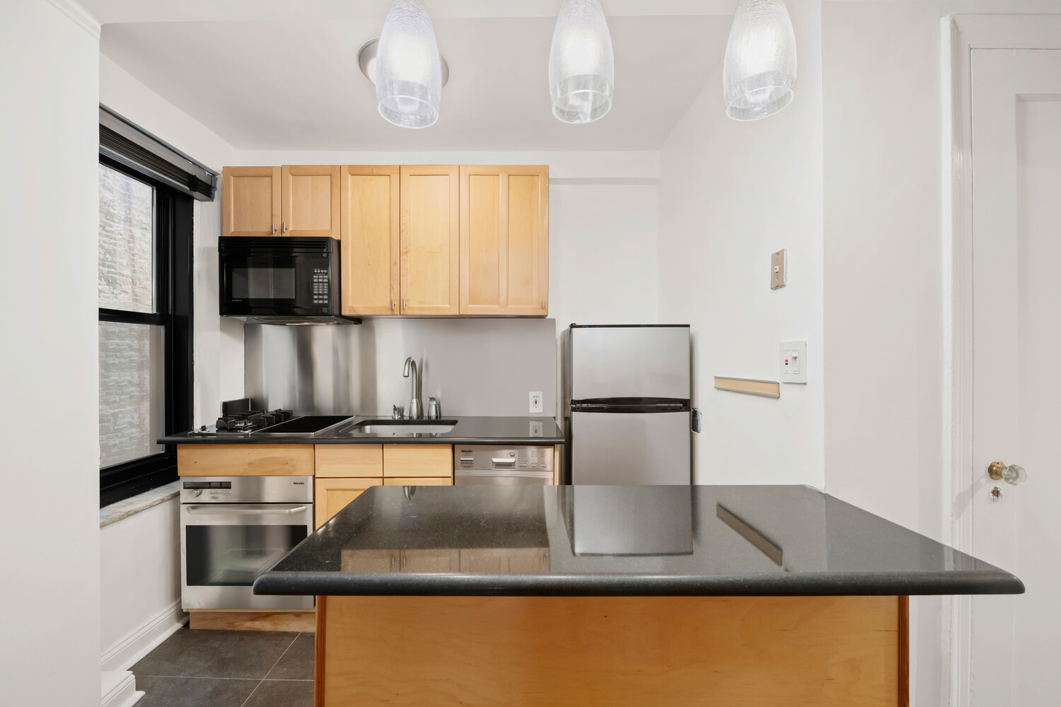 #4 photo, 300 W 23RD Street, Chelsea , NY 10011