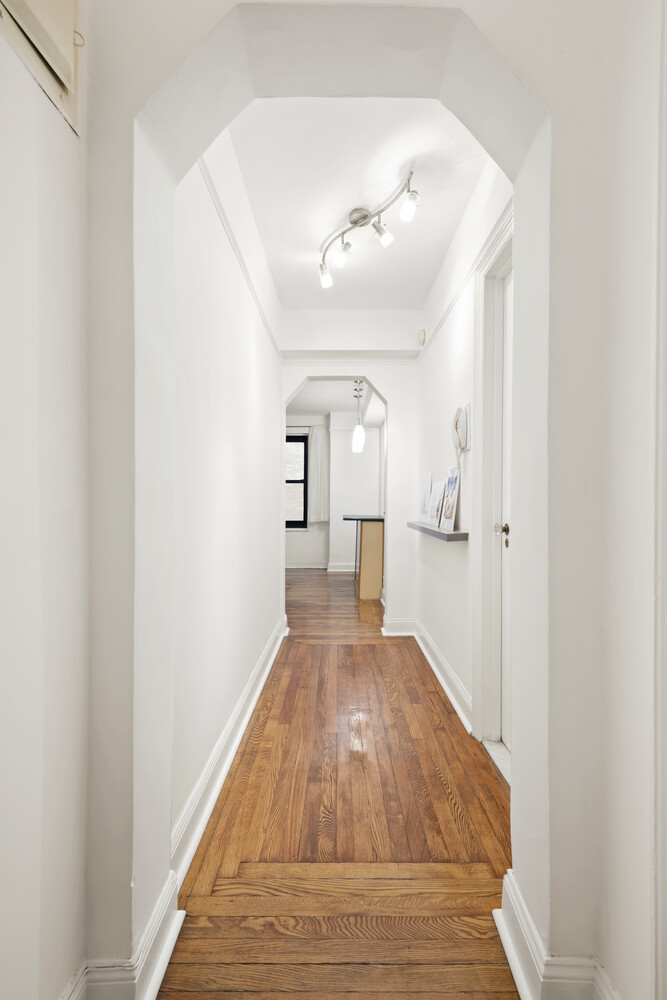 #5 photo, 300 W 23RD Street, Chelsea , NY 10011