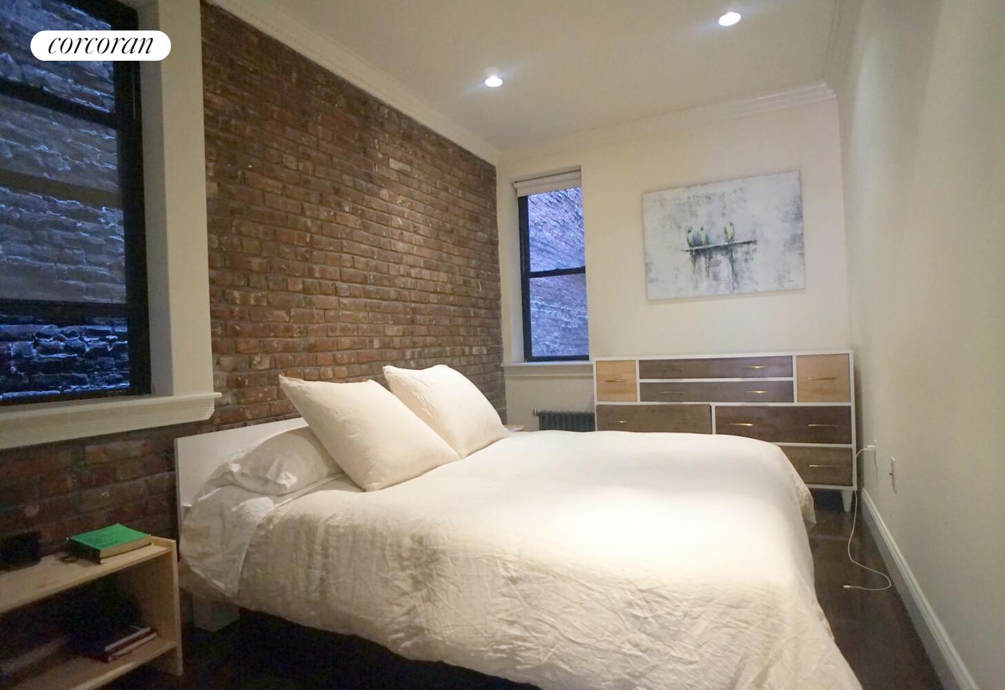 #4 photo, 254 W 15TH Street, Chelsea , NY 10011