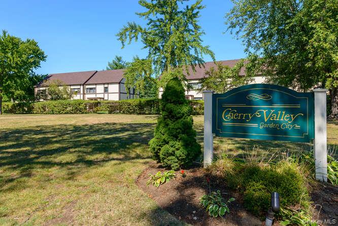 #1 photo, 127 Fifteenth Street, नासाउ काउंटी Garden City , NY 11530